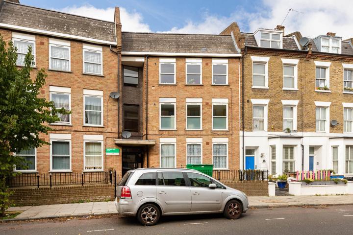 Close to an abundance of amenities on Holloway Road and Archway Station Tollington Way, Holloway